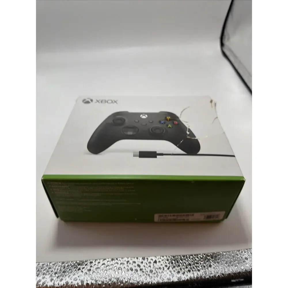 Xbox Wireless Gaming Controller + USB-C® Cable (2025) – Carbon Black